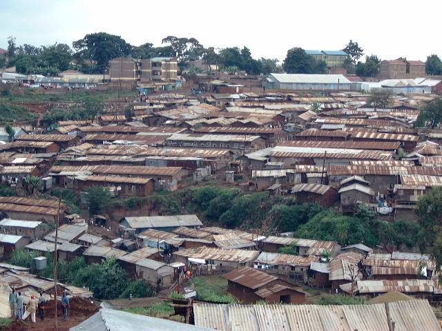 0011-Ke-Kibera-overlook-050623-1