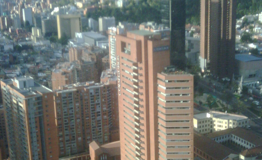 0836_bogota_plaza_20090709-1711-916x560